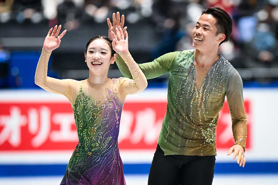 全日本選手権のフリーに出場した長岡柚奈（左）と森口澄士【写真：中戸川知世】