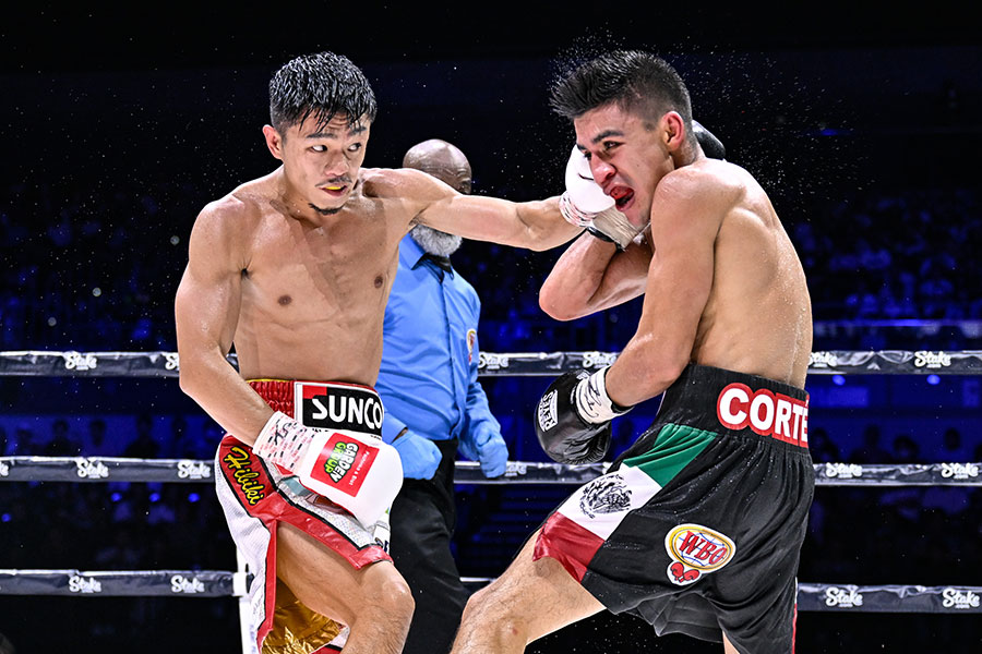 中谷潤人（左）とアルヒ・コルテス（2023年9月撮影）【写真：山口フィニート裕朗/アフロ】