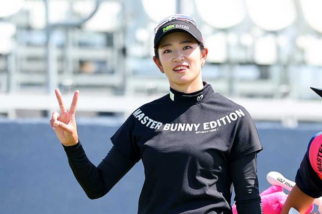 超高級品を身に着け…原英莉花がオフに訪れた場所 スーツ姿でスポンサー