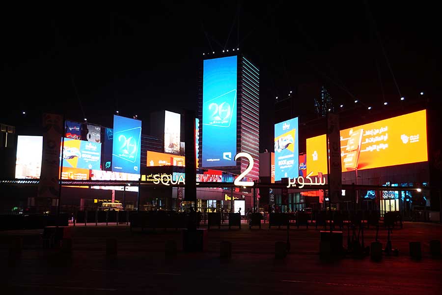 リヤドシーズンのブルバード・シティの入口。米ニューヨークの「タイムズスクエア」を彷彿させる【写真:澤田直人】