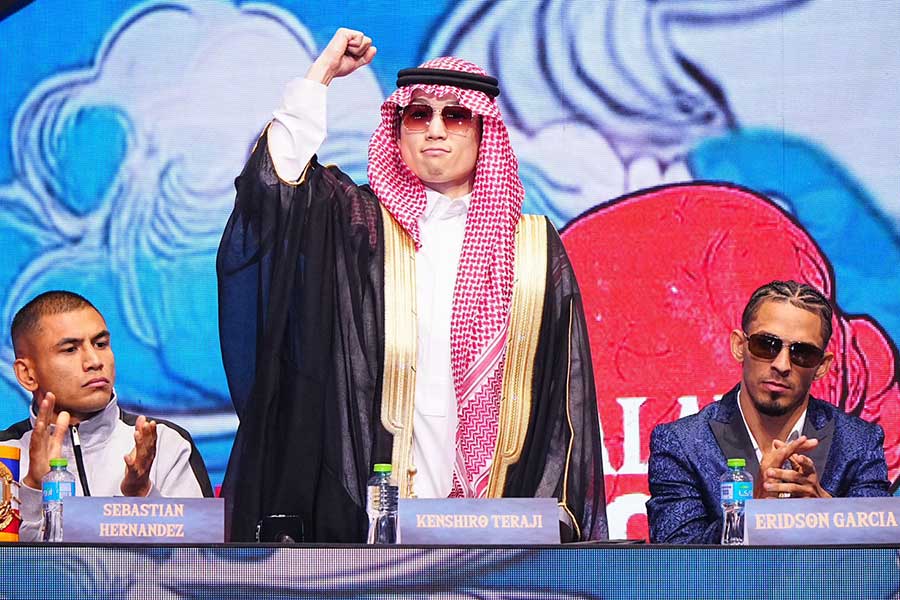 公式会見に登場した寺地拳四朗【写真:荒川祐史】