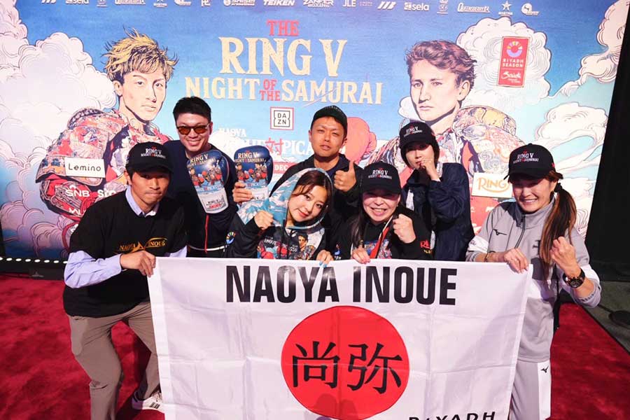 サウジアラビアで選手たちにエールを送った日本人ファン【写真：荒川祐史】