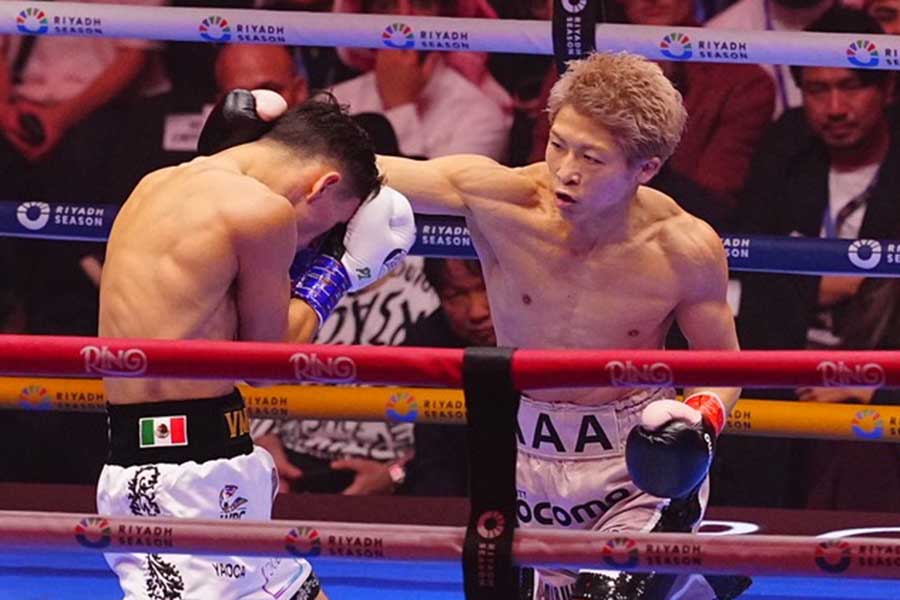 アラン・ピカソに強烈な右パンチをあてる井上尚弥【写真：荒川祐史】