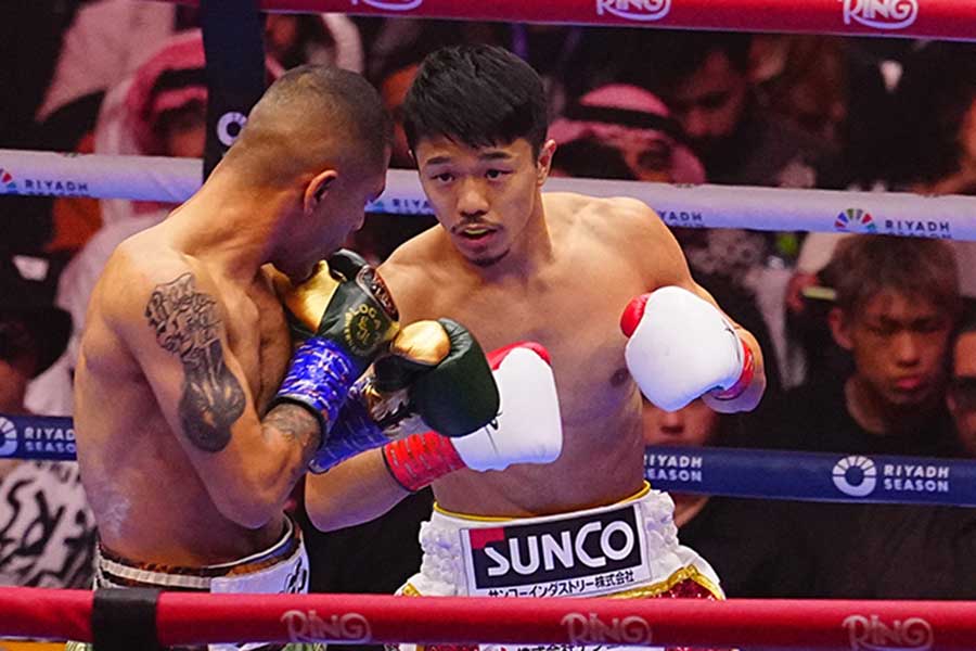 エルナンデスに判定勝利した中谷潤人（右）【写真：荒川祐史】