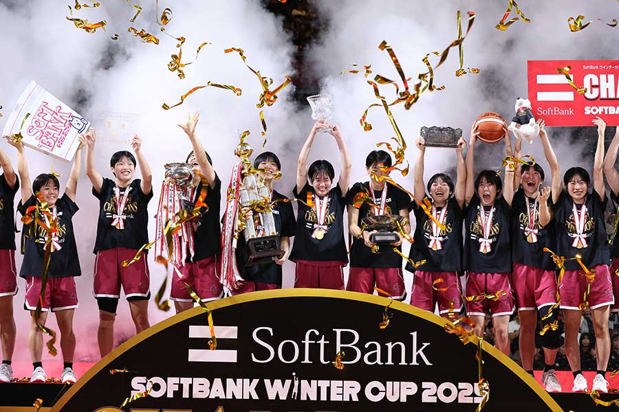 優勝した大阪薫英女学院【（C）SoftBank ウインターカップ2025」