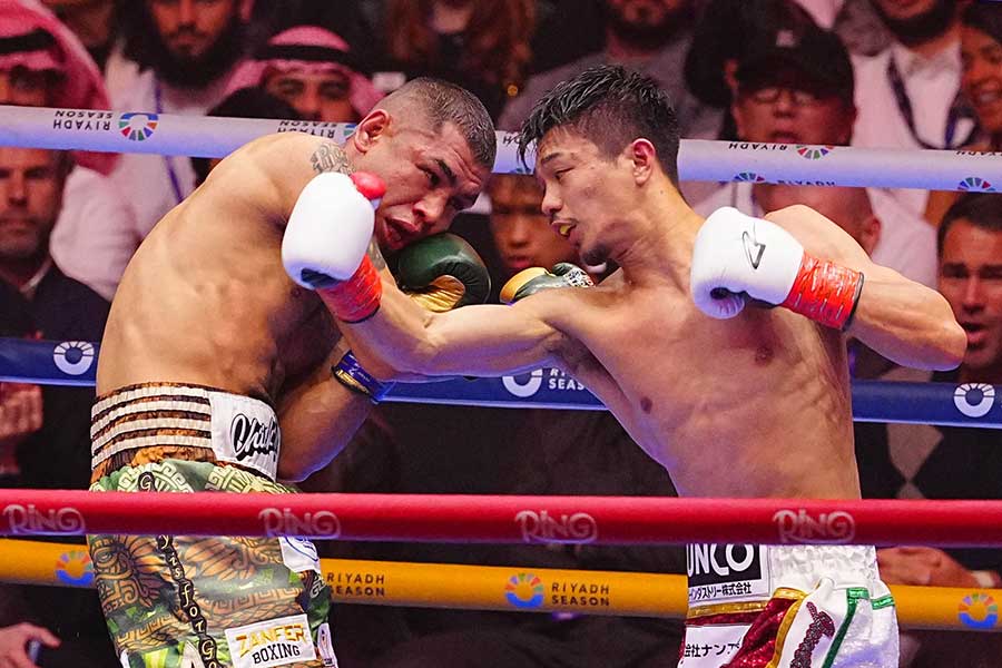 中谷潤人と対戦したセバスチャン・エルナンデス（左）【写真：荒川祐史】