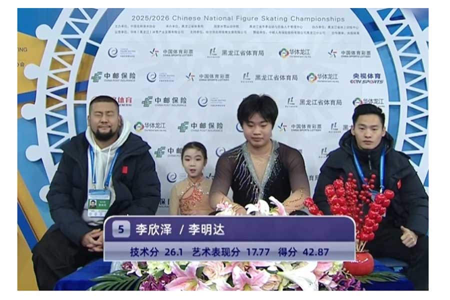 中国の李欣澤（中央右）・李明達（中央左）組（画像は中国メディア「Zhibo8」のスクリーンショット）