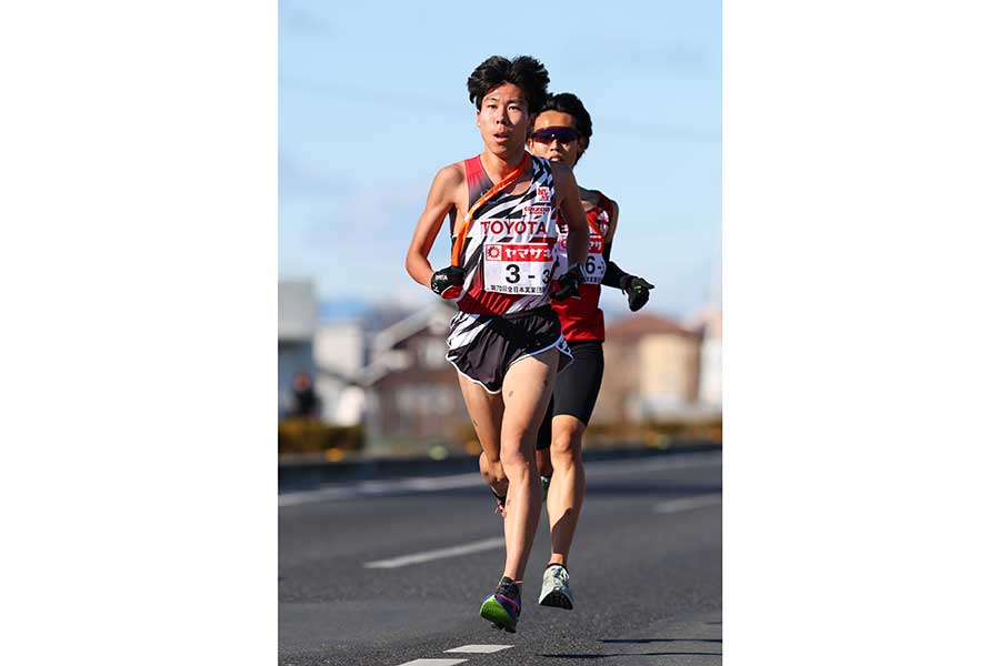 ニューイヤー駅伝で3区を走った田澤廉【写真：森田直樹/アフロ】