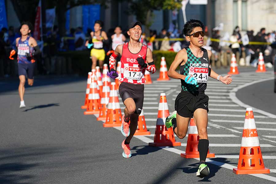 ニューイヤー駅伝に出場したサンベルクス（前から2番目）【写真：アフロ】