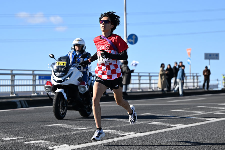 吉田響が走った2区の沿道で思わぬ人物が発見された【写真：松尾/アフロスポーツ】