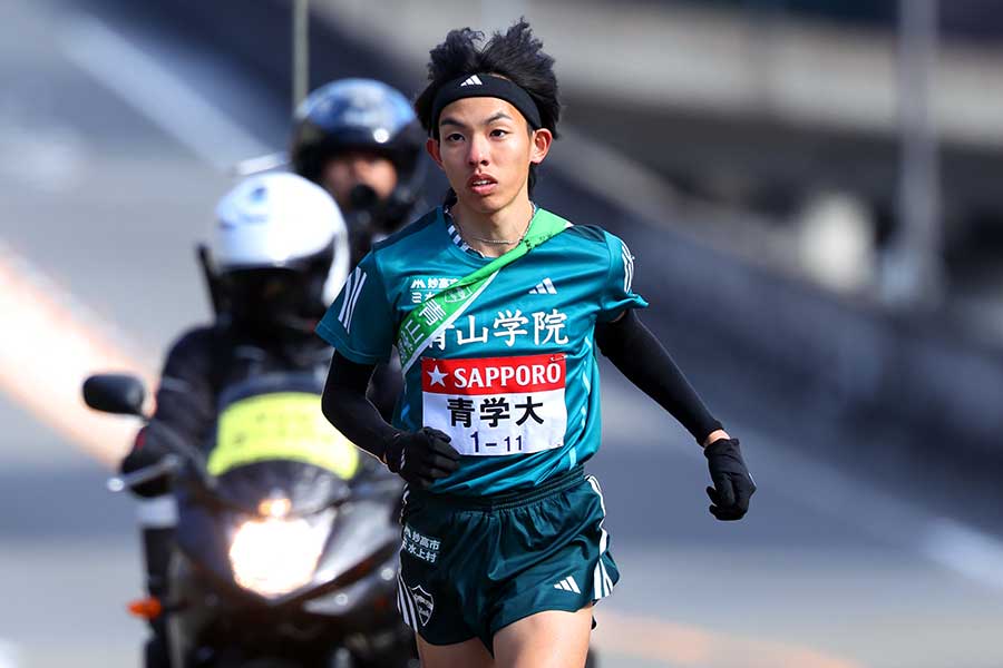 大逆転で往路優勝を果たした青学大・黒田朝日【写真：アフロ】