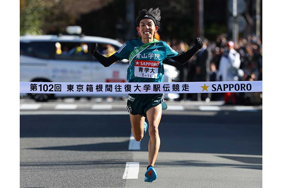 大逆転で往路を制した青学大・黒田朝日【写真：産経新聞社】