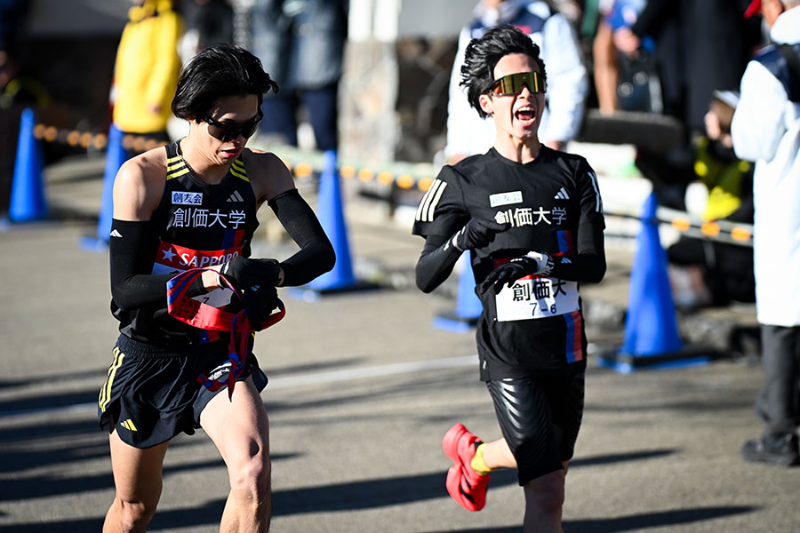 区間賞を獲得した創価大・小池（右）【写真：中戸川知世】