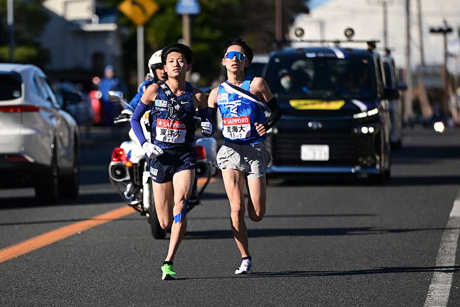 東洋大の濱中尊（左）【写真：アフロ】