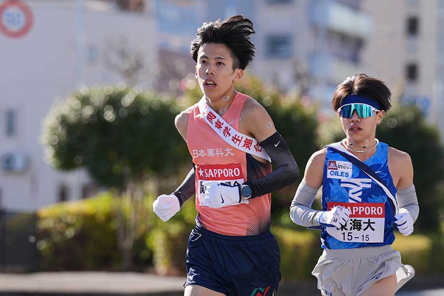 学生連合の染谷雄輝(手前)【写真:アフロ】