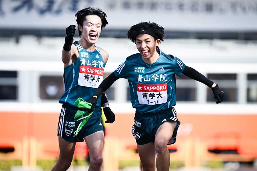 箱根駅伝で襷を繋いだ青学大・平松享祐（左）と黒田朝日【写真：中戸川知世】