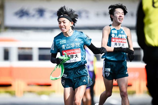 背後の黒田朝日に「怖い…」「頼むから来ないで」 車中ライバル監督に