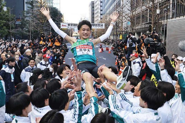 箱根駅伝3連覇の青学大が優勝パレード開催「快挙を祝福」 昨年は3万人