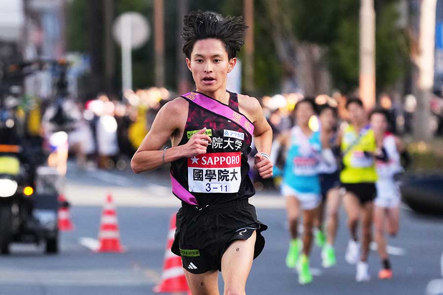 1区を走った国学院大・青木瑠郁【写真：アフロ】