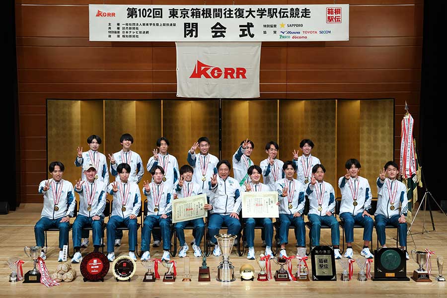 箱根駅伝で総合優勝を果たした青学大【写真：産経新聞社】