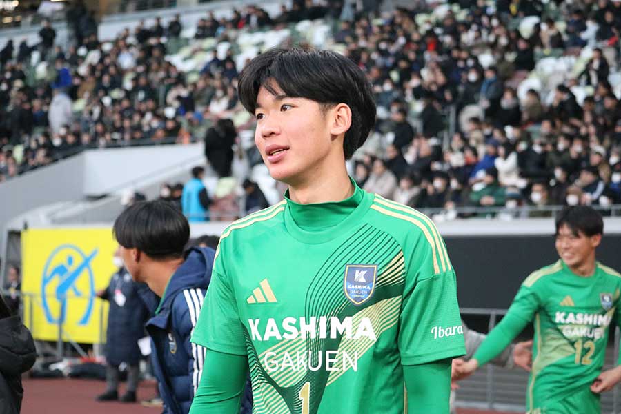 準決勝で存在感を放った鹿島学園のGKプムラピー・スリブンヤコ【写真：橋本啓】