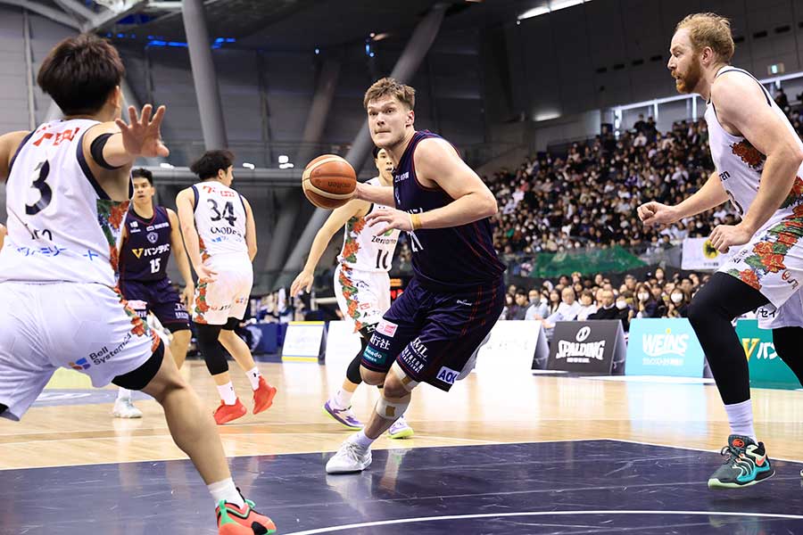 横浜ビー・コルセアーズのマイク・コッツァー（撮影は2024-25シーズン）【写真提供：（C）B-CORSAIRS】