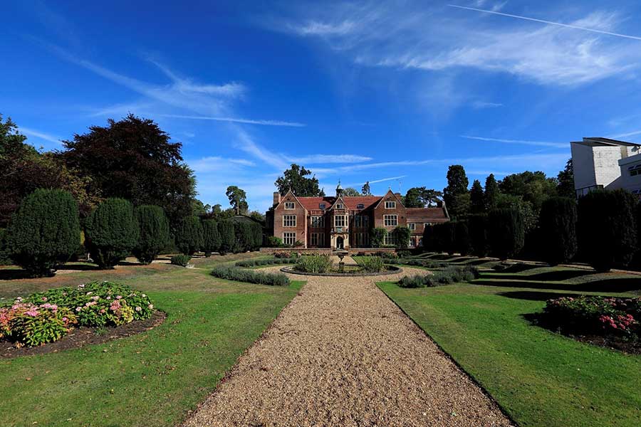 ロンドン近郊に広大なキャンパスを持つ帝京ロンドン学園。実践的な英語教育に定評がある【写真提供：帝京ロンドン学園】