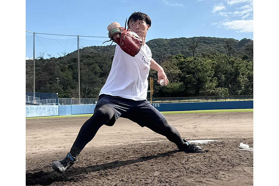 自主トレに励むロッテ・宮崎【写真：球団提供】