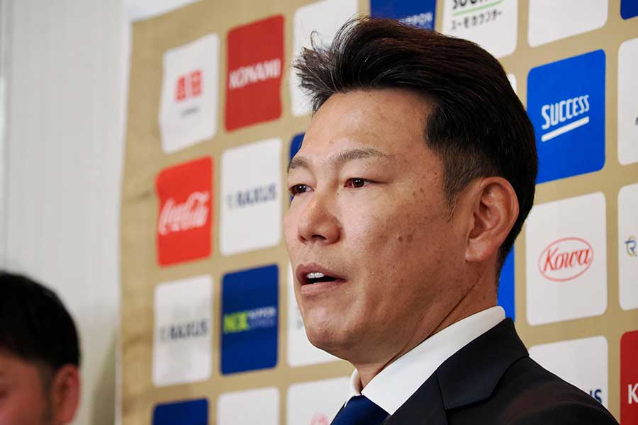侍ジャパンメンバーを発表した井端弘和監督【写真：羽鳥慶太】