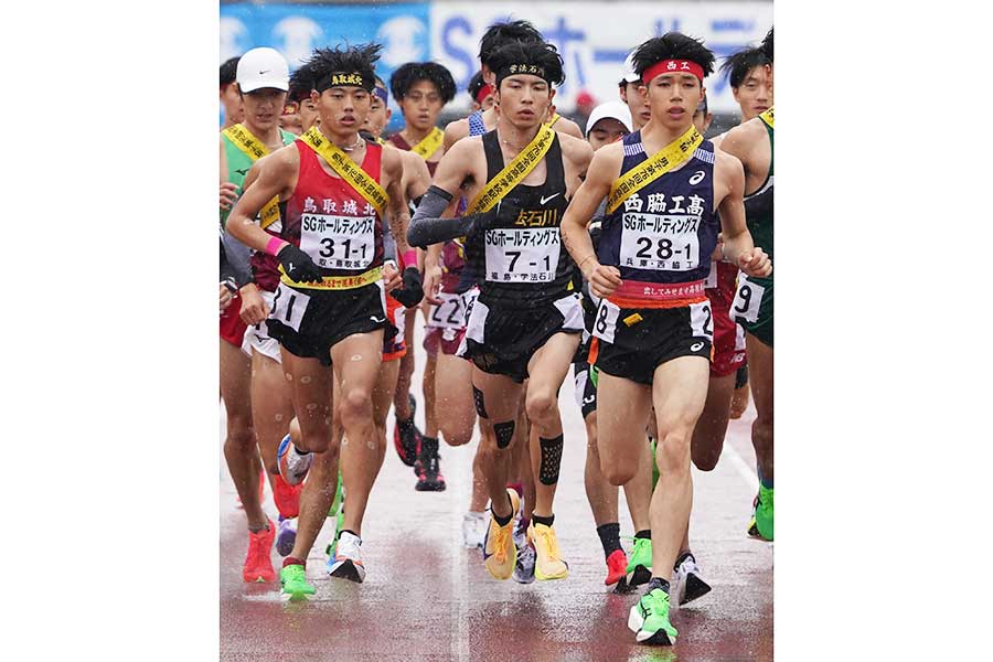 鳥取城北・本田桜二郎、学法石川・増子陽太、西脇工・新妻遼己（左から）【写真：産経新聞社】