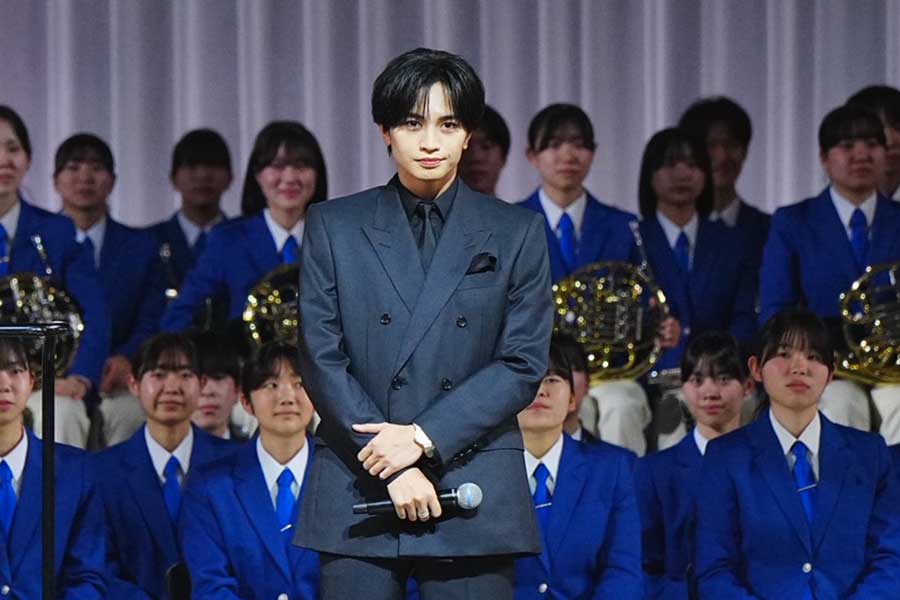 壮行会に登場した中島健人【写真：荒川祐史】