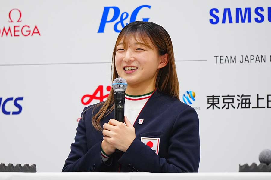 結団式、壮行会を終え会見した坂本花織【写真：荒川祐史】