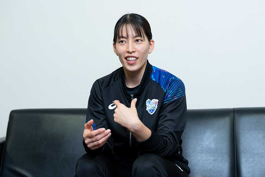 岩崎は「息子の存在が、私を強くしている」と明かす【写真：増田美咲】