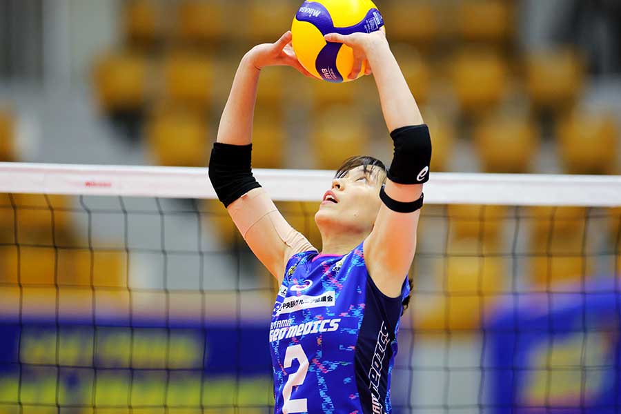 競技と子育てを両立し、コートに立ち続けている岩崎【写真：西村尚己/アフロ】