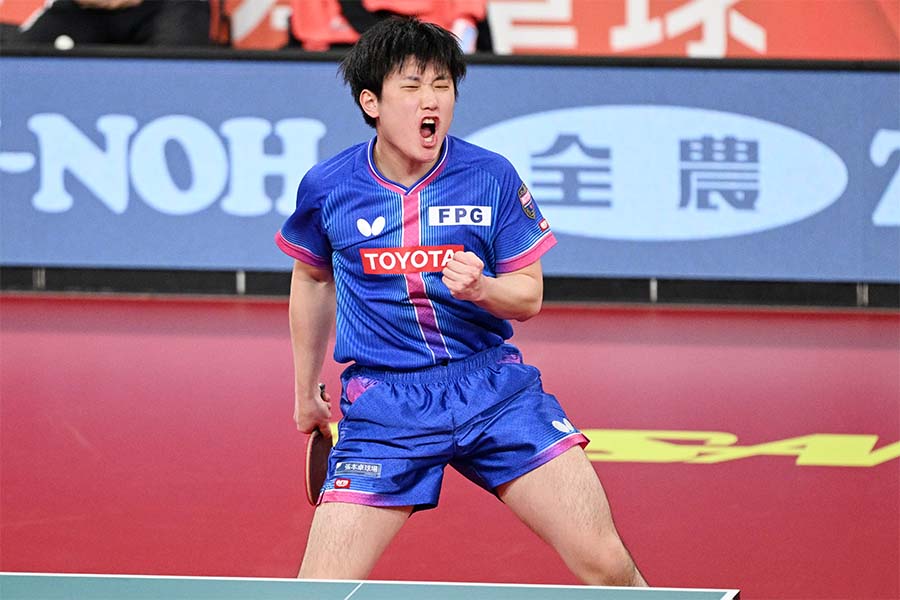 全日本選手権準決勝で敗退した張本智和【写真:松尾/アフロスポーツ】