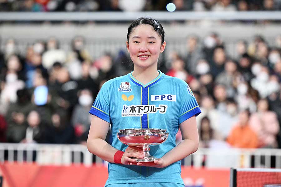 優勝した張本美和【写真:松尾/アフロスポーツ】