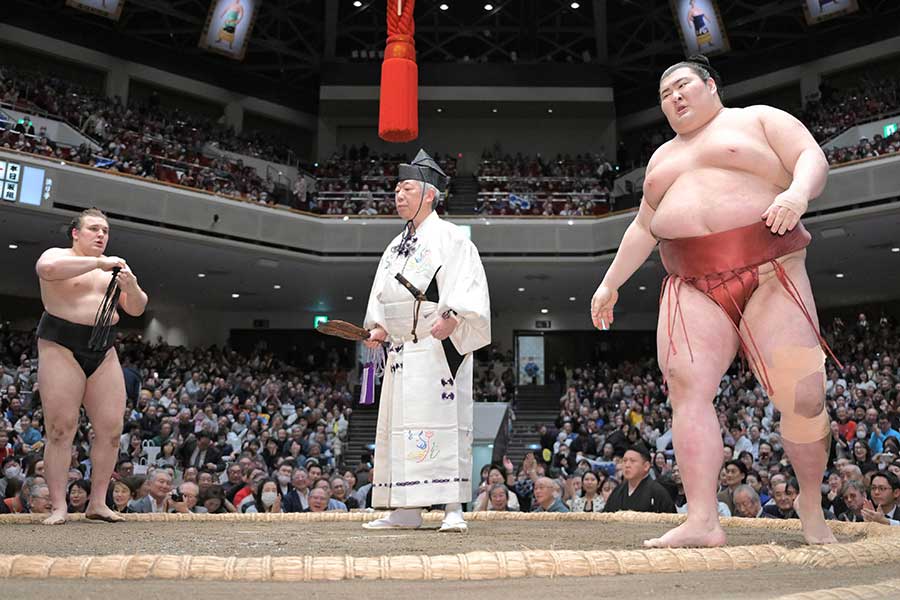大相撲初場所、優勝決定戦で安青錦に敗れた熱海富士(右)【写真:スポーツ報知/アフロ】
