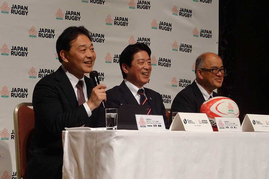 会見で開催への意欲と自信を印象付けた（左から）岩渕健輔専務理事、土田雅人会長、山神孝志CEOの協会首脳陣【写真：吉田宏】