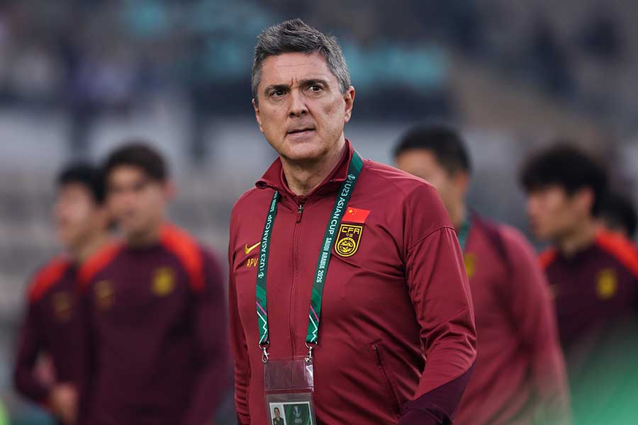 中国のアントニオ・プチェ監督【写真：VCG/アフロ】