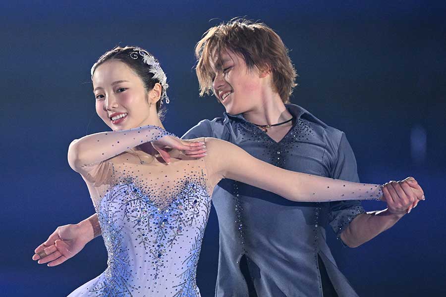 アイスショーに登場した宇野昌磨さんと本田真凜さん（左）【写真：松尾/アフロスポーツ】