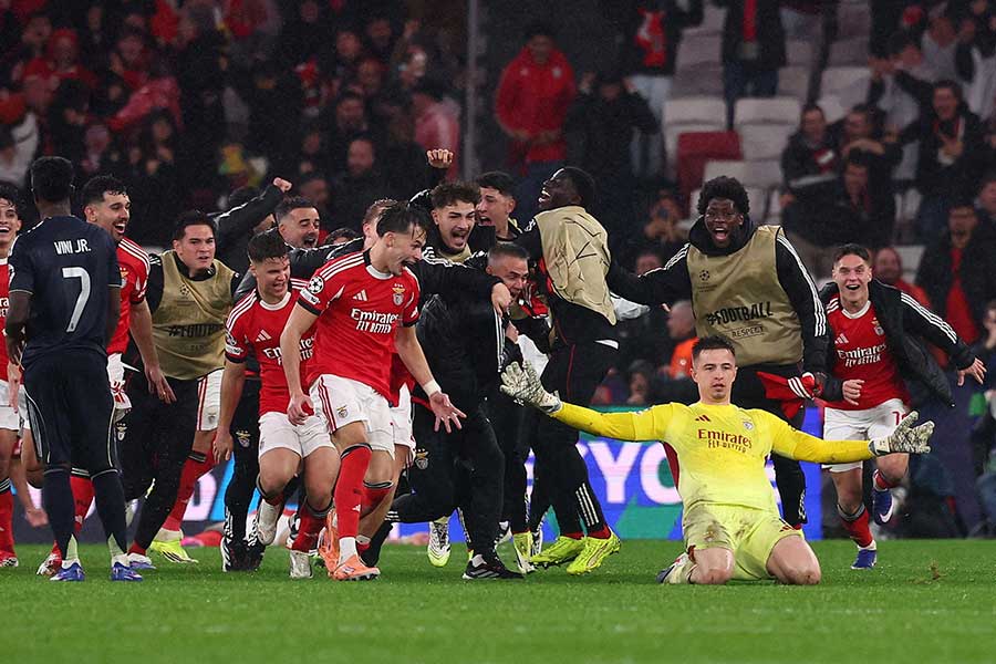 劇的ゴールに歓喜するベンフィカの選手たち【写真：ロイター】