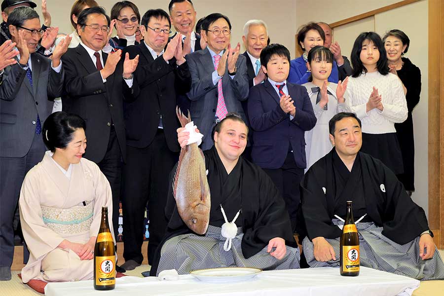 大相撲初場所で2場所連続優勝を飾った安青錦【写真:スポーツ報知/アフロ】