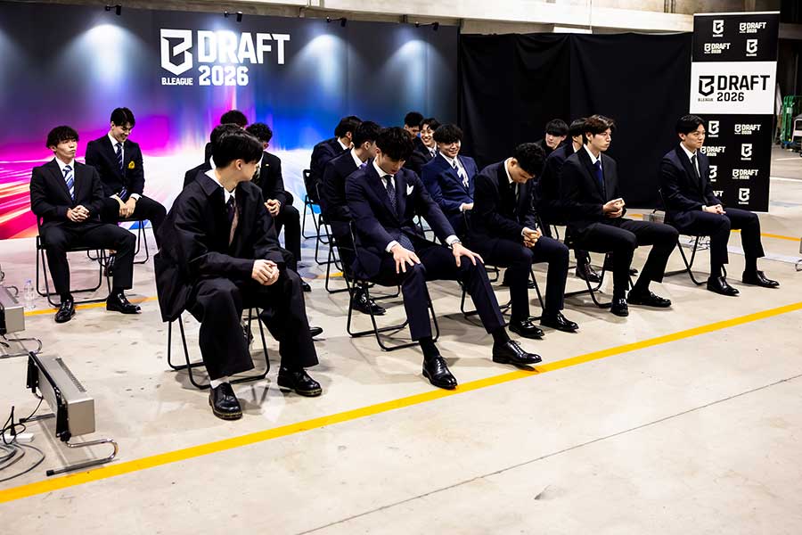 グリーンルームで指名を待つドラフト候補選手【写真:B.LEAGUE】