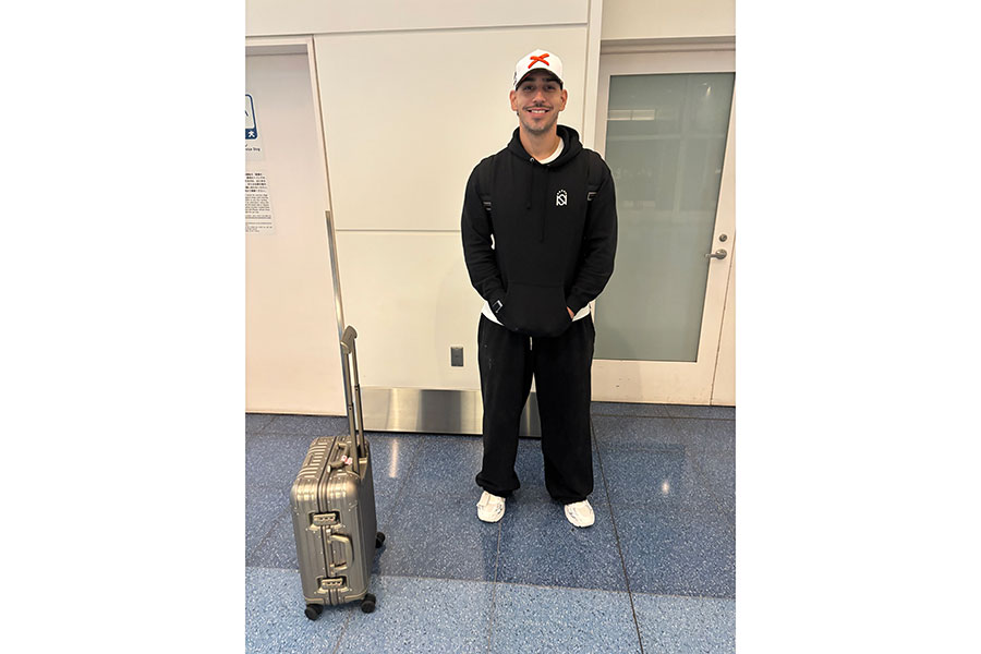 来日したロッテ・ソト【写真:球団提供】