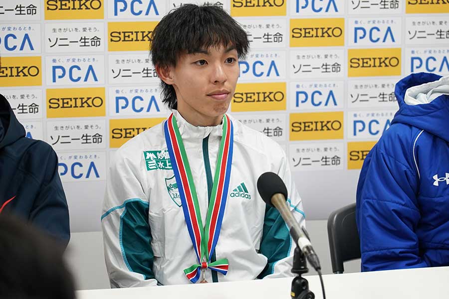 レース後の会見に出席した黒田朝日【写真：澤田直人】