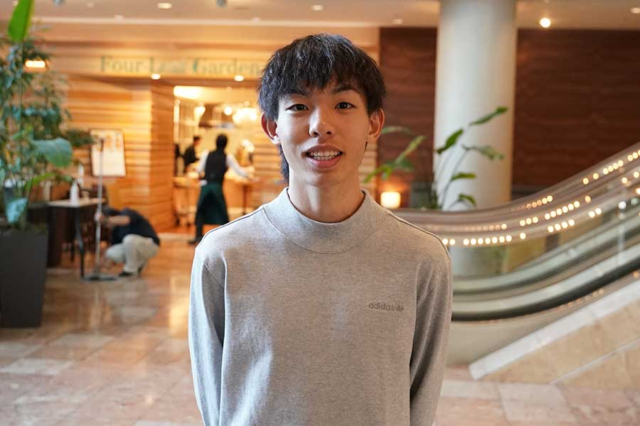 一夜明け、取材に応じた黒田朝日【写真：澤田直人】