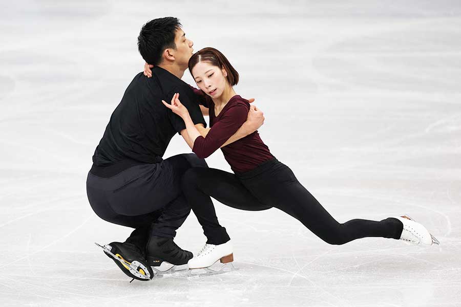 公式練習に臨んだ三浦璃来・木原龍一組【写真：ロイター】