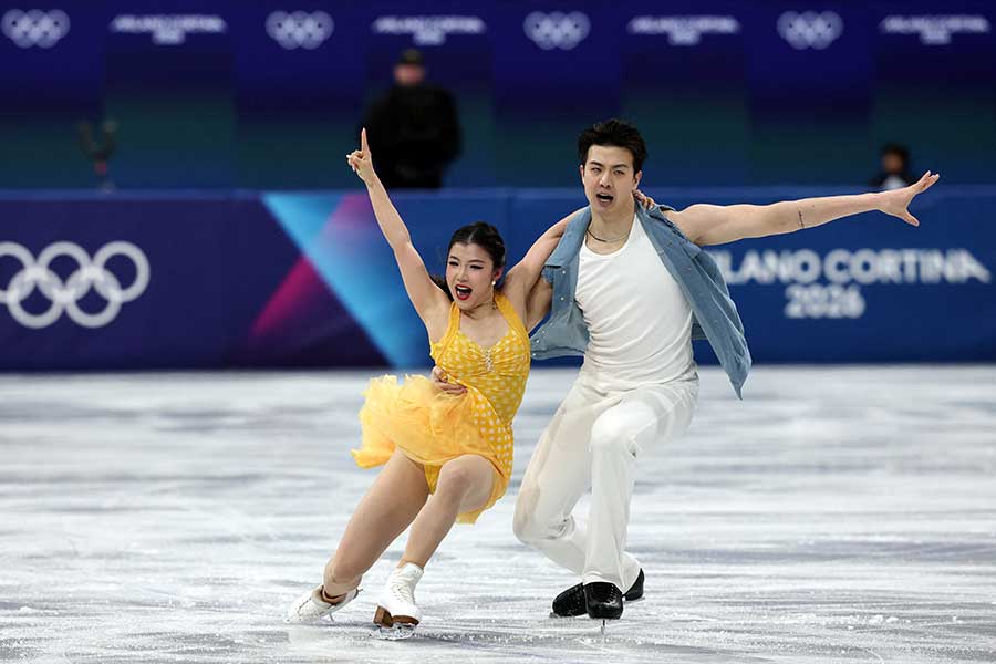 アイスダンスのリズムダンスに登場したシーユエ・ワン、シンユー・リウ組【写真：ロイター】