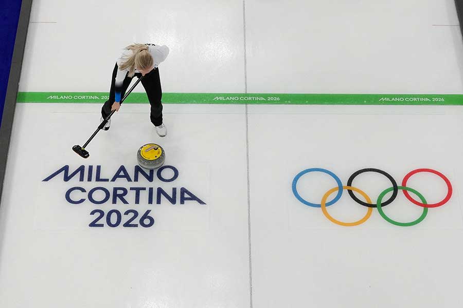 カーリング会場で視線集めた“おじさん”が話題【写真：ロイター】