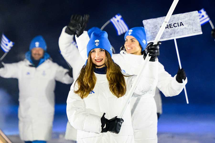 ギリシャの旗手を務めたネフェリ・ティタ【写真：アフロ】